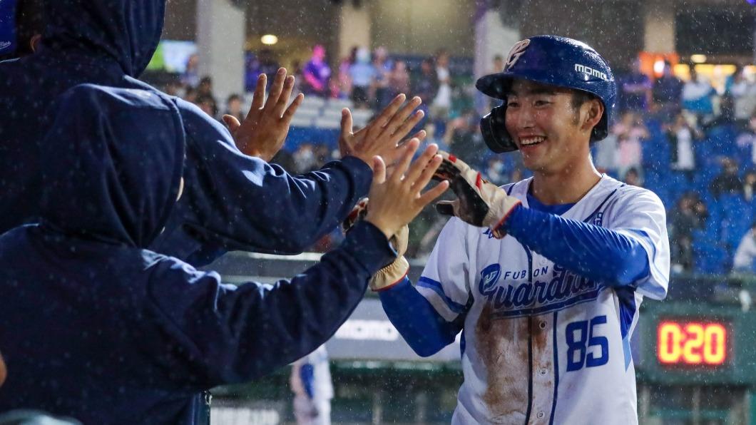 悍將2021年以自主培訓簽下劉俊豪。(圖/翻攝自Fubon Guardians 富邦悍將棒球隊臉書)