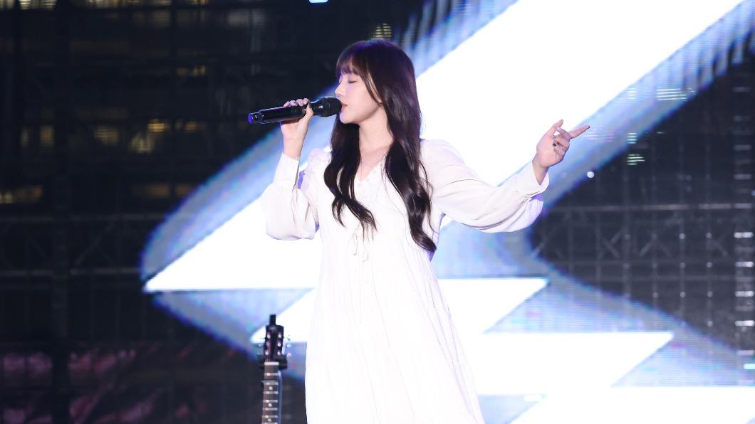 替五月天唱開場！女星爽搭戀愛巴士　驚曝創下新紀錄