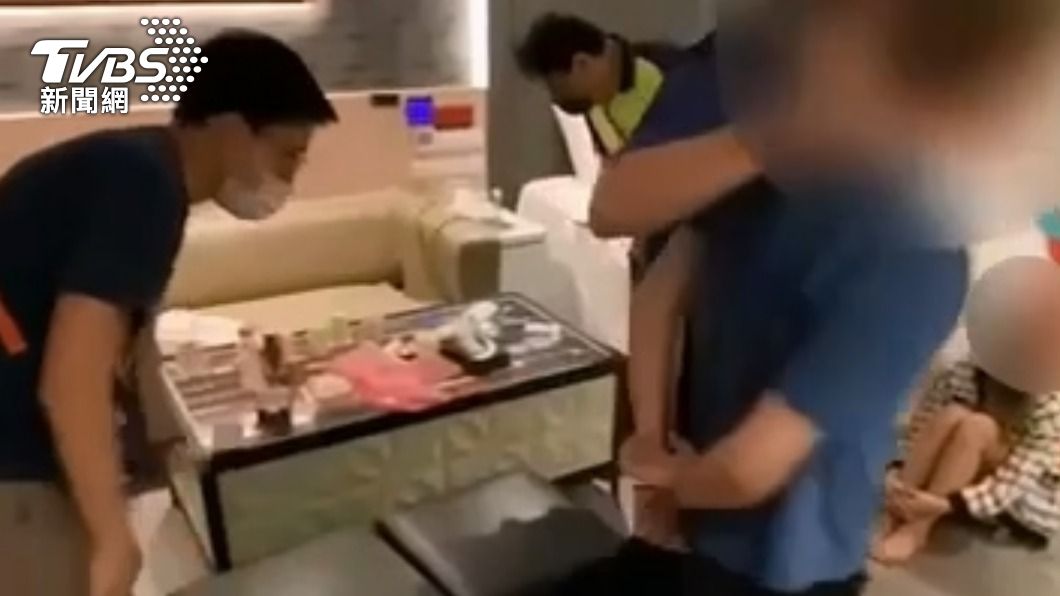 摩鐵雙屍男揪妹逃逸!桃園開房喝能量飲、衝超商買情趣用品