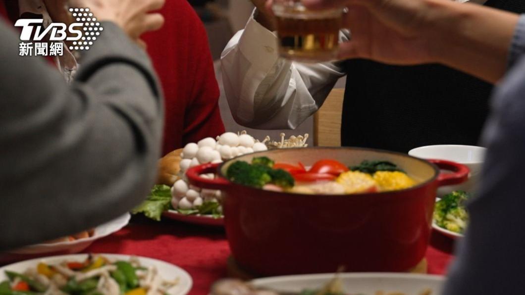帶公婆到飯店吃飯!公公突嗆櫃檯1句話 網傻眼:沒見過世面