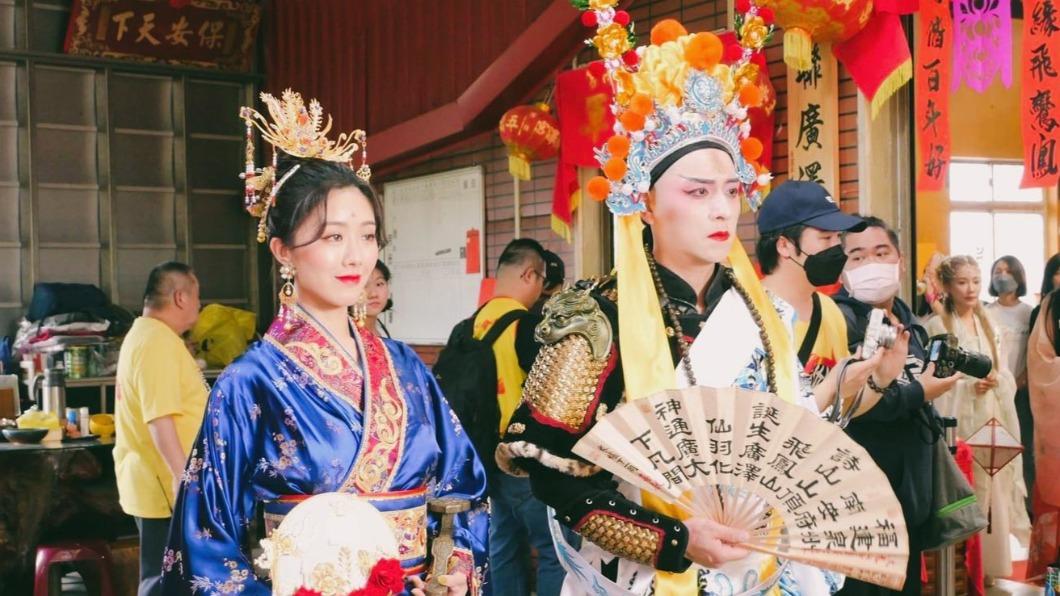 鄭人碩換上古裝扮演廣澤尊王。(翻攝自賴銘偉臉書)