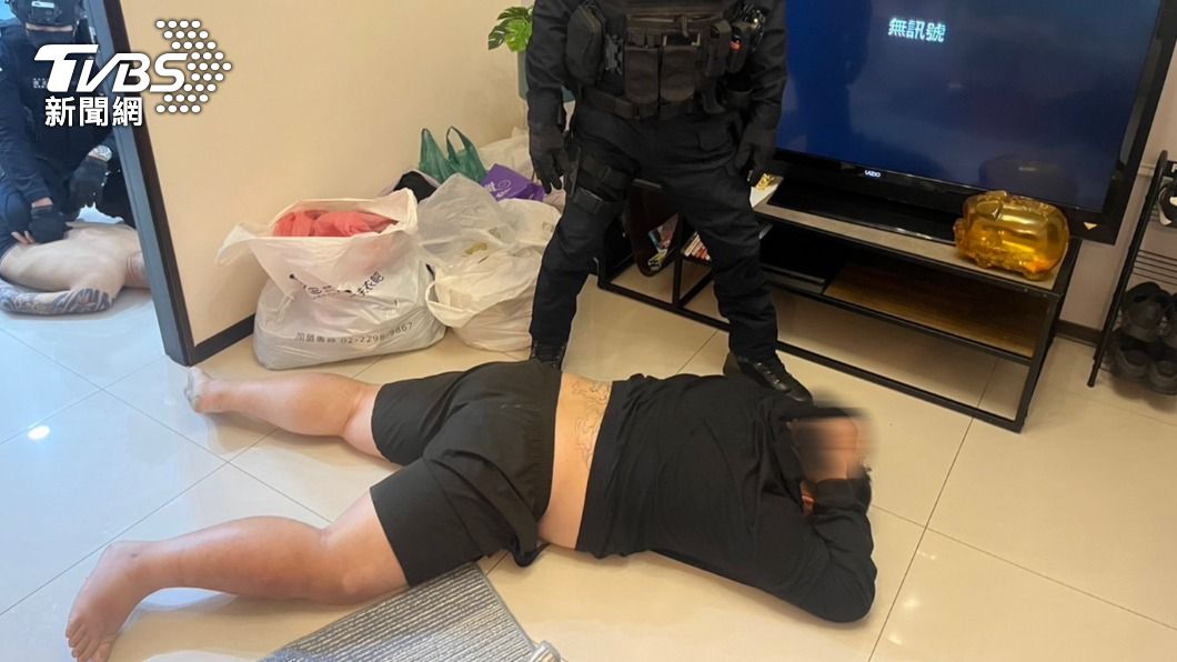 警方逮捕犯嫌。(圖/TVBS)