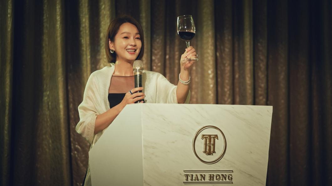 六月竟與修杰楷「同房」？　女兒天真狂問真相曝光