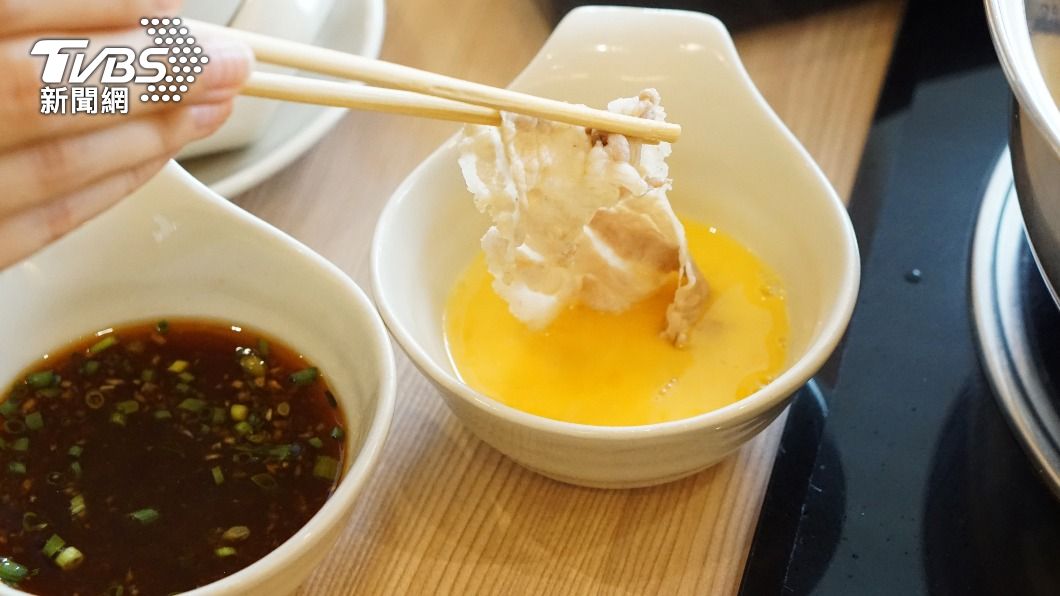 火鍋店吃蛋要小心!女星「生吞20顆進醫院」險釀敗血症