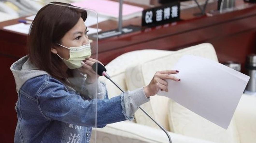 國民黨台北市議員游淑慧揭露台北農產運銷公司在菜品農藥檢驗時,疑似因為供應商不同而在檢驗標準上放水。(圖/游淑慧臉書)