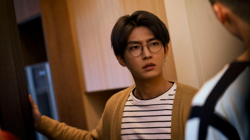 炎亞綸在《關於我和鬼變成家人的那件事》飾演林柏宏的前任男友。（圖／金盞花提供）