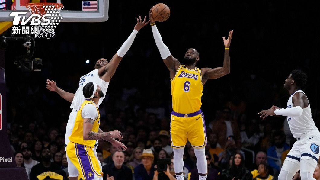 NBA詹姆斯得分、籃板「雙20」 湖人隊史19年再現