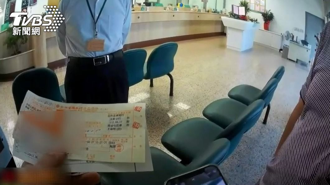行員通報警方到場(圖/TVBS)