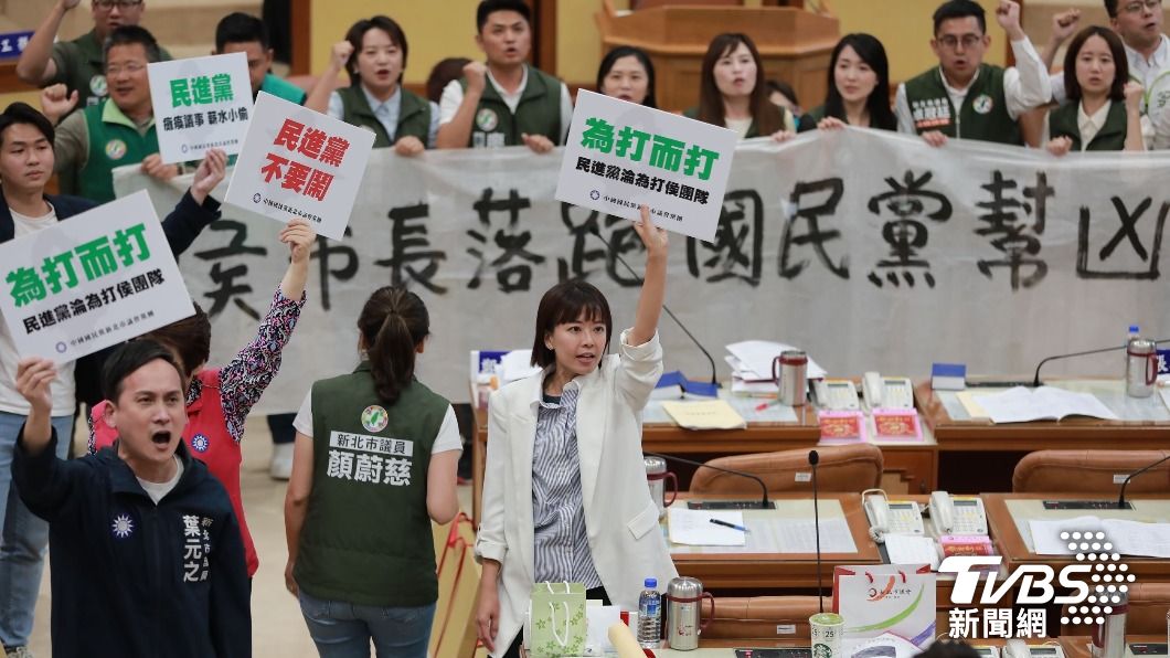 新北市議會國民黨團提案發動議事日程變更,將市政總質詢日程拉前。(圖/新北市議會國民黨團提供)