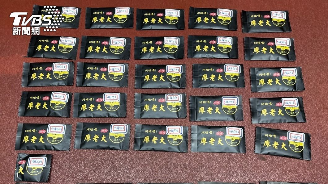 連鎖茶飲商標遭仿冒　警路檢搜出「廖老大茶飲」包裝毒咖啡