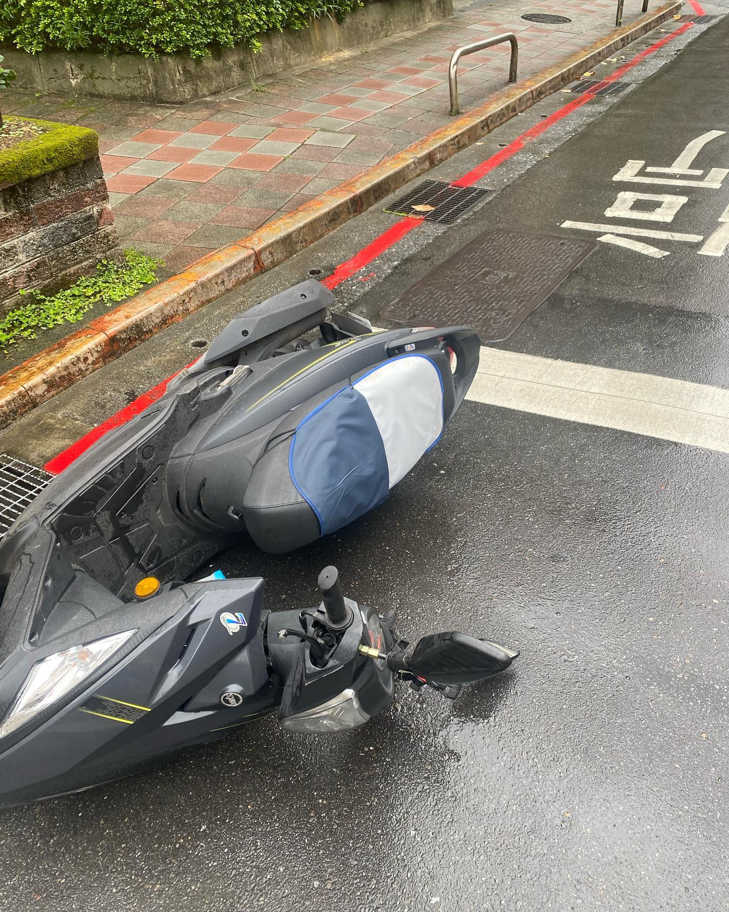 逸祥傳出摔車意外。(圖/翻攝逸祥臉書)