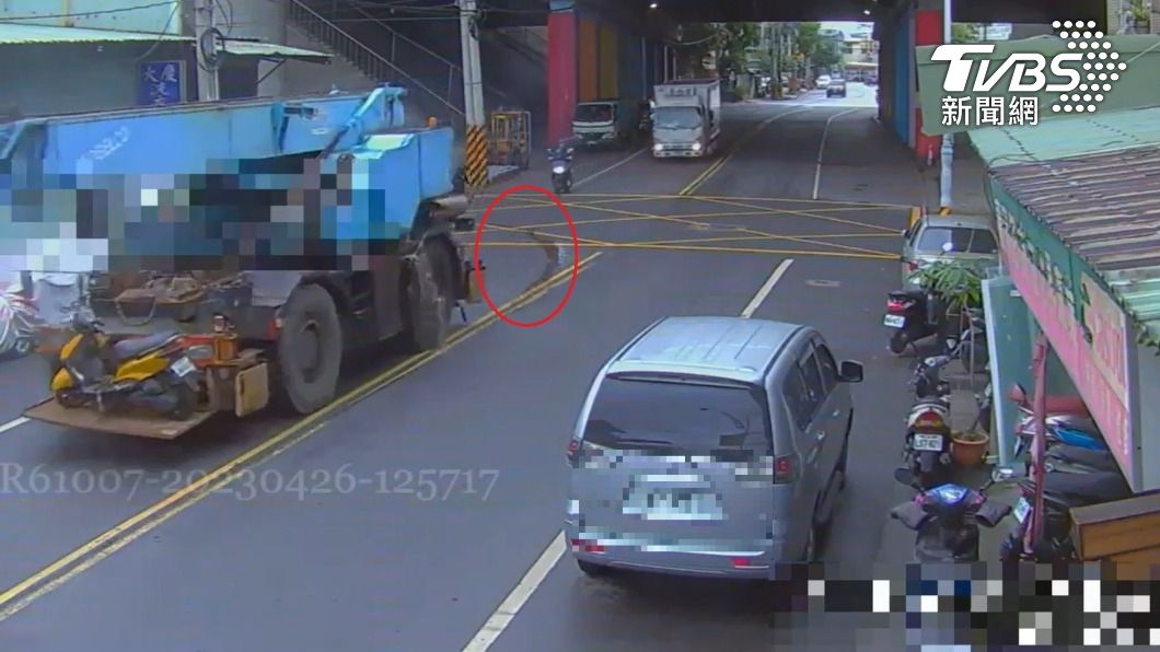吊車故障漏油害7騎士慘摔 駕駛吃2.7萬罰單還被法辦
