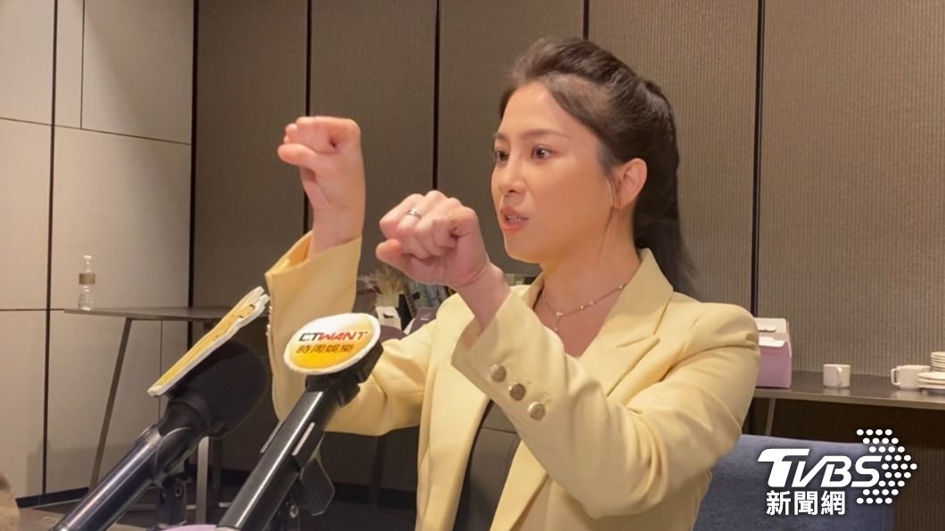 許藍方強調一般男性會一高一低。(圖/林彥君攝)