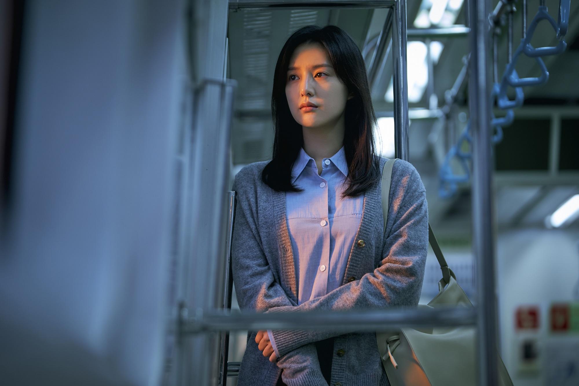 金智媛在《我的出走日記》帶來了獨特的「清冷演技」。(圖/Netflix提供)