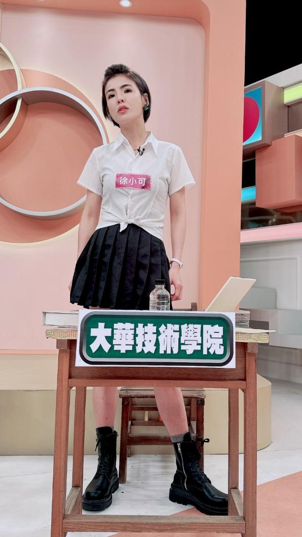 徐小可曾直接在教室換衣服。(圖/民視提供)