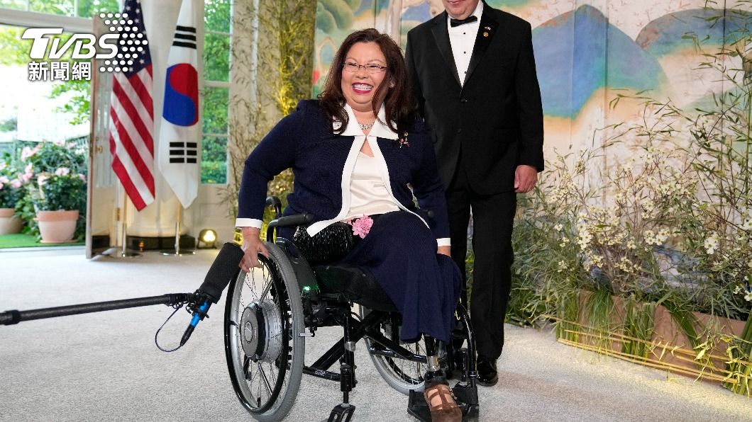 曾率團訪台的民主黨籍伊利諾州聯邦參議員達克沃絲(Tammy Duckworth)也在賓客名單中。(圖/達志影像美聯社)