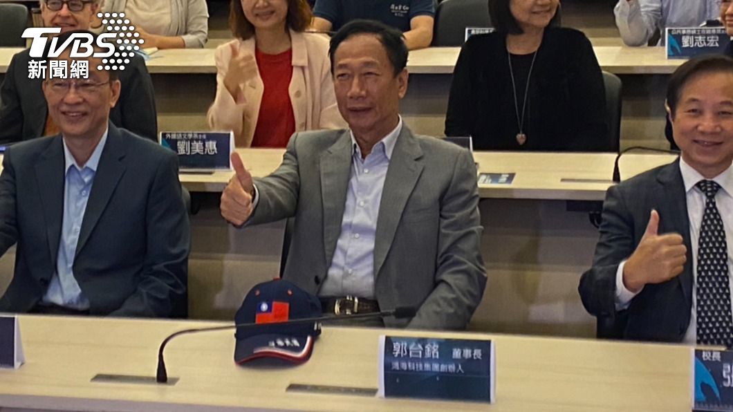 郭、侯誰是最強母雞?郭台銘笑回:兄弟登山團結共識不變