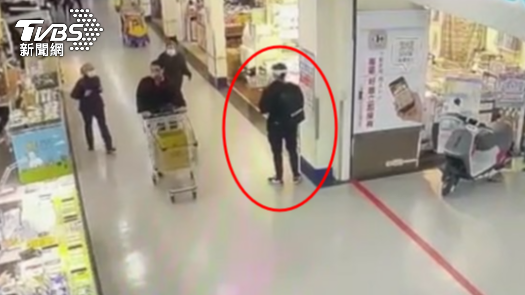 詐騙集團車手利用賣場置物櫃做為死轉手的位置。(圖/TVBS)