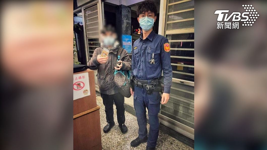 嘿Siri 打電話給爸爸~帥警靠它找到手機失主