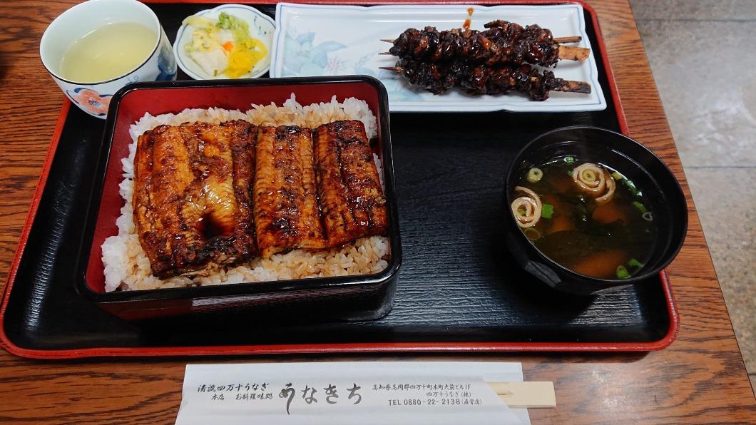 不顧日相遭攻擊！閣員先嗑鰻魚丼　網跪求店名：到底多好吃