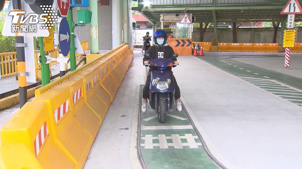 機車駕照路考。(圖/TVBS)