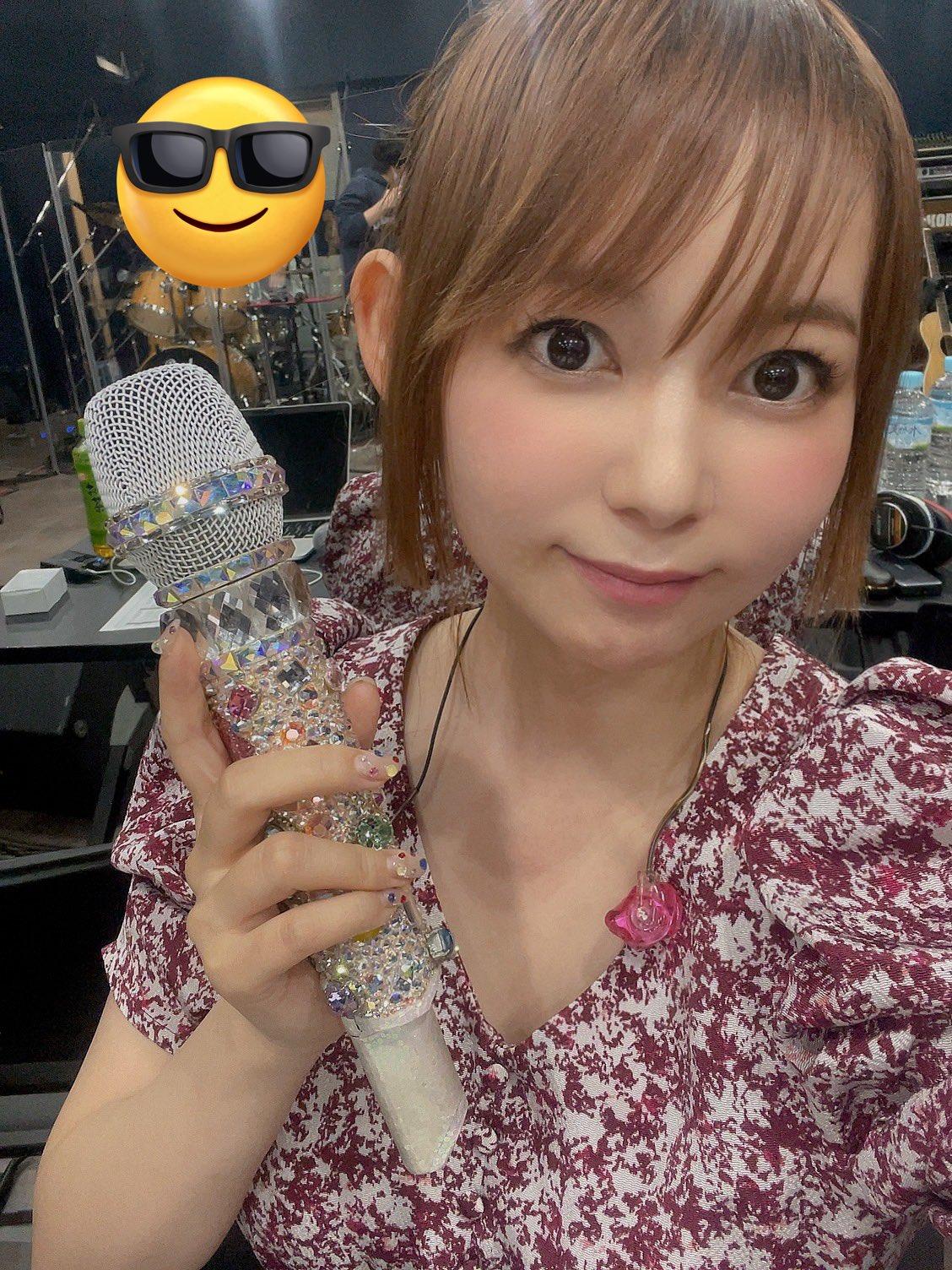 中川翔子不僅會配音、會主持,更會唱歌,曾幫《鋼之鍊金術師FA》演唱主題曲。(圖/翻攝自中川翔子推特)