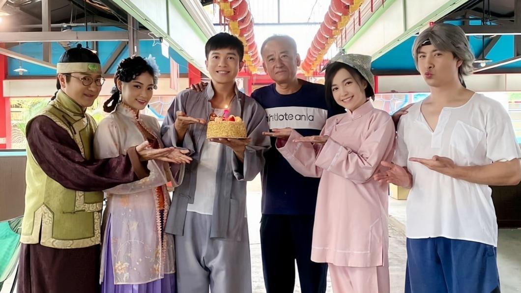 劇組驚喜幫冠志慶生。(圖/鴻凱娛樂提供)