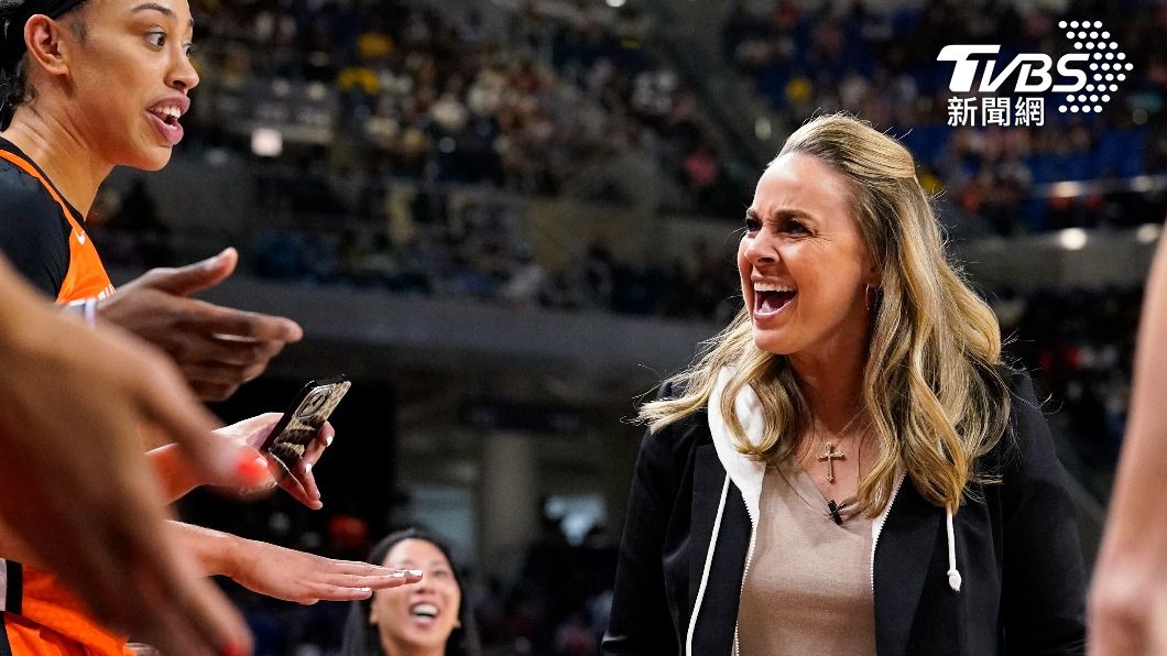哈蒙目前是WNBA拉斯維加斯王牌隊總教練,2022年帶隊奪冠。(圖/達志影像美聯社)