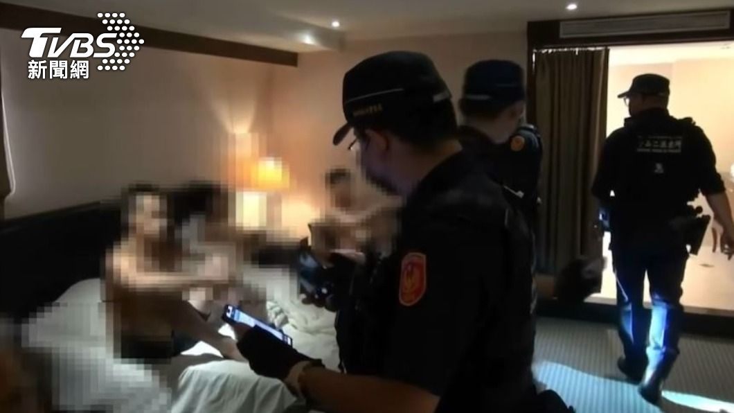 詐團囚人頭戶「餵毒」控制行動　警臨檢商旅1天就逮