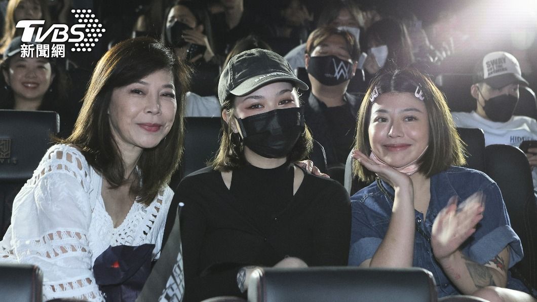 Marz23媽媽阿娥姐(左起)、未婚妻及姐姐林吟蔚今現身力挺。(圖/張哲鳴攝)