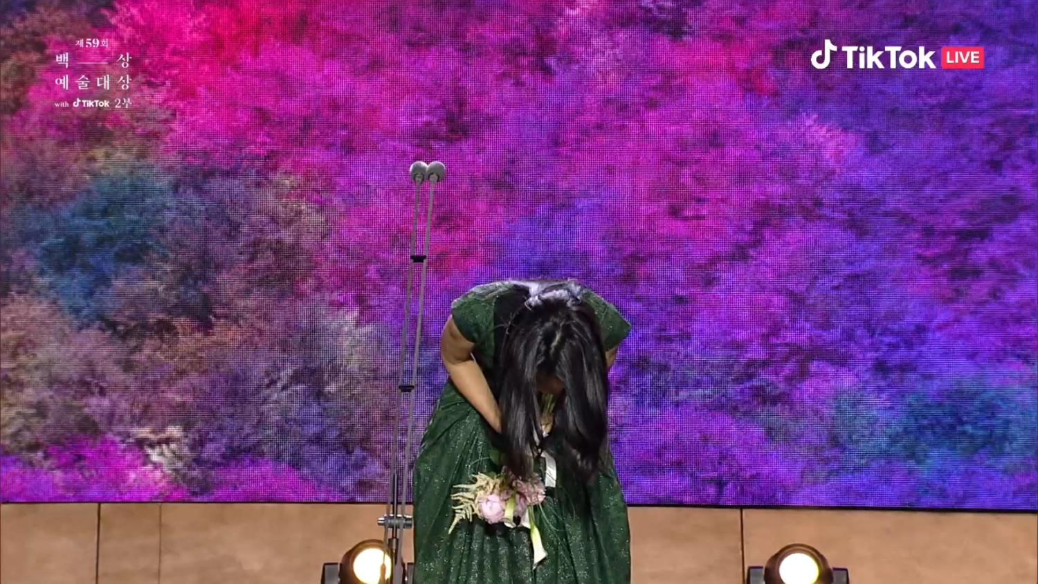 湯唯再三感謝百想評審的肯定。(圖/翻攝自TikTok)