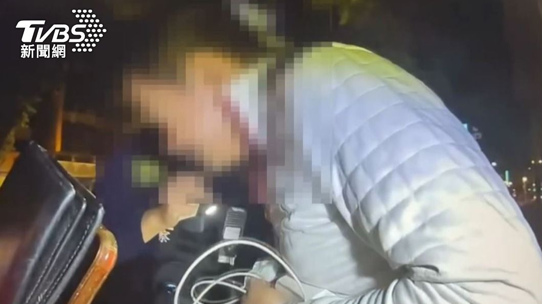 不要命?醉男遇盤查竟吞毒 警急喊:吐出來