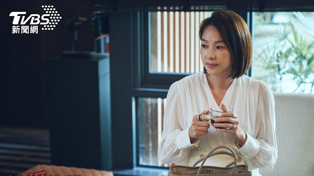 六月在劇中為貴婦之首,盯上新住戶隋棠。(圖/TVBS)
