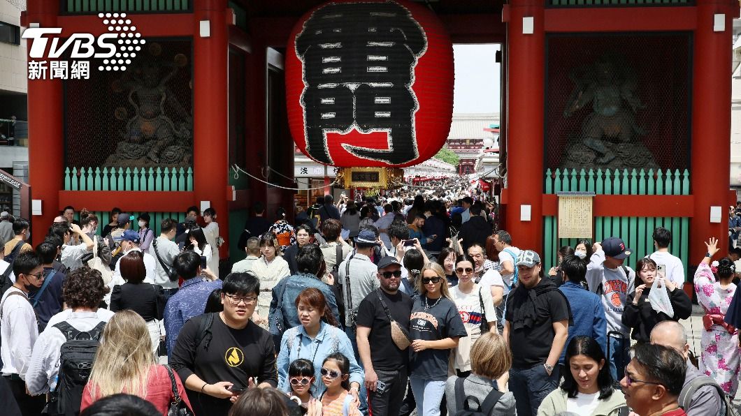 疫後首次!日本迎黃金週長假 機場新幹線擠爆、淺草雷門「萬頭攢動」