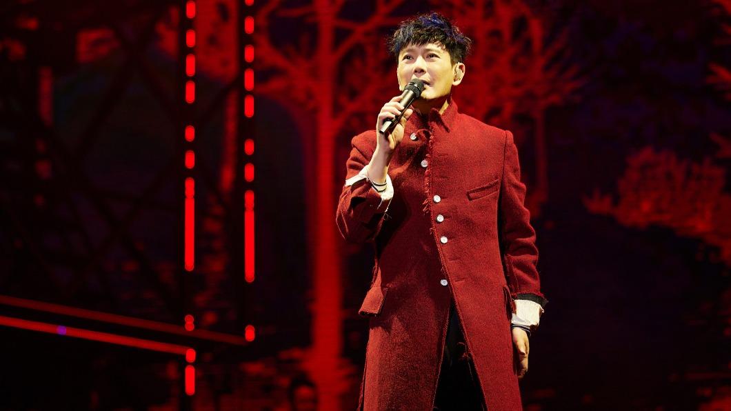 張信哲巡演走向戶外,更是首位在杭州奧體中心舉辦個唱的歌手。(圖/潮水音樂提供)