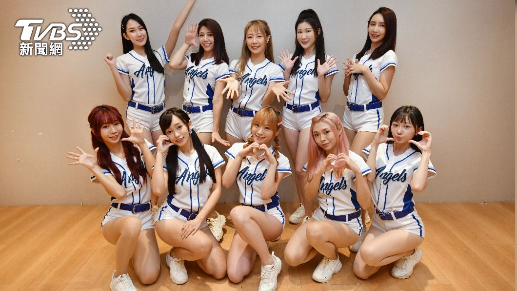 富邦悍將啦啦隊Fubon Angels專業知識與武藝並重。(圖/胡瑞麒攝)