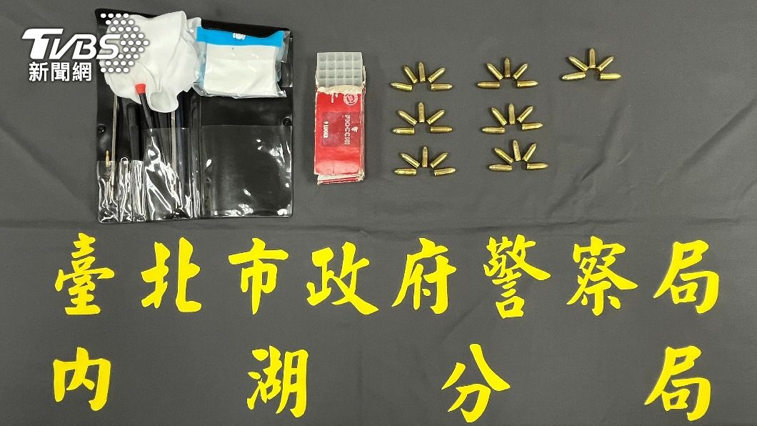 警方查扣子彈等證物。（圖／TVBS）