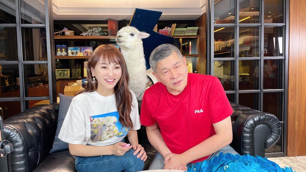 澎恰恰上王宥忻直播節目《向宇宙下訂單》。(圖/固力狗提供)