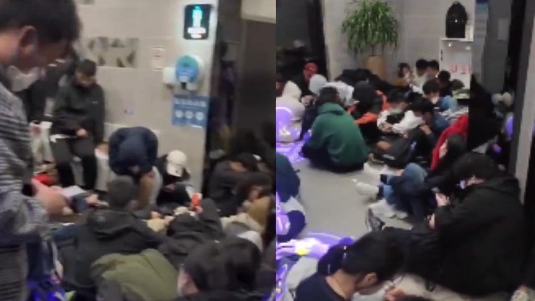 陸媒指出,許多民眾睡在黃山風景區廁所。(圖/翻攝自微博)