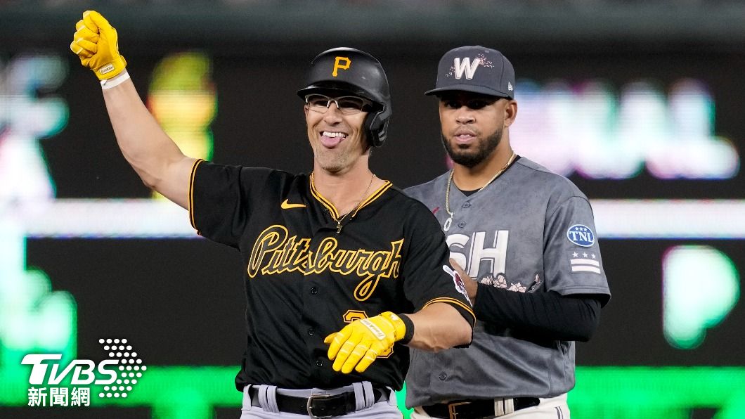 MLB/海盜「資深菜鳥」敲生涯首安與打點 獲英雄歡呼