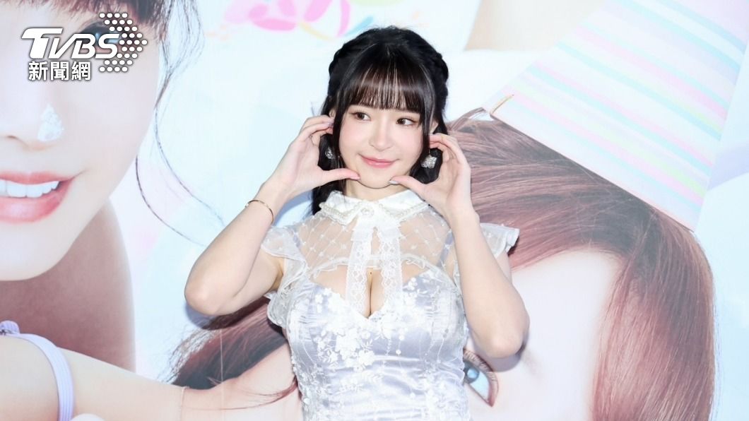 元元超有誠意,大露事業線。(圖/趙世平攝)