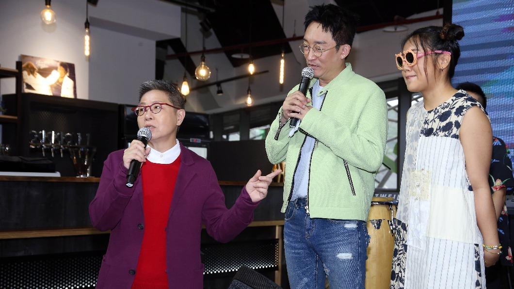 丁曉雯與主持人徐哲瑋、楊惠如出席「音樂苗發聲舞台」。(圖/中華音樂人交流協會提供)