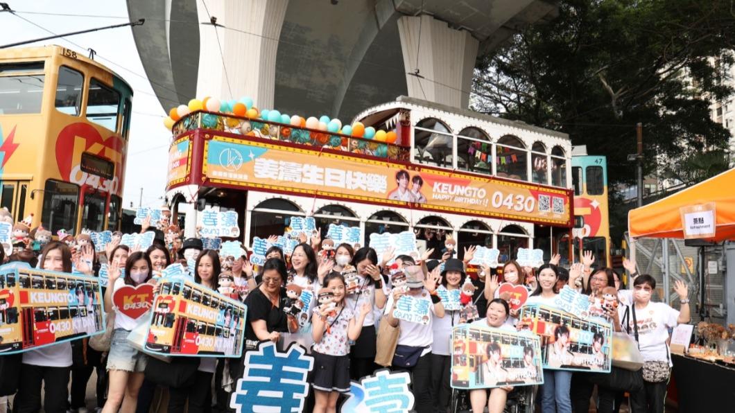 MIRROR姜濤生日!粉絲出動電車應援 擠爆銅鑼灣畫面曝