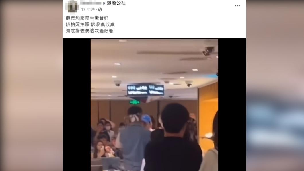 四川多名女子在海底撈互毆。(圖/翻攝自爆廢公社臉書)