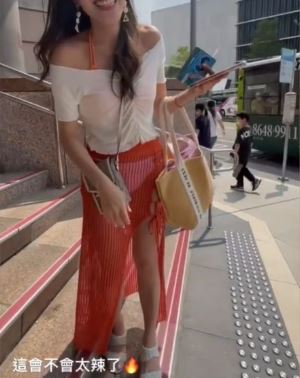三角褲超顯眼。（圖／翻攝自IG）