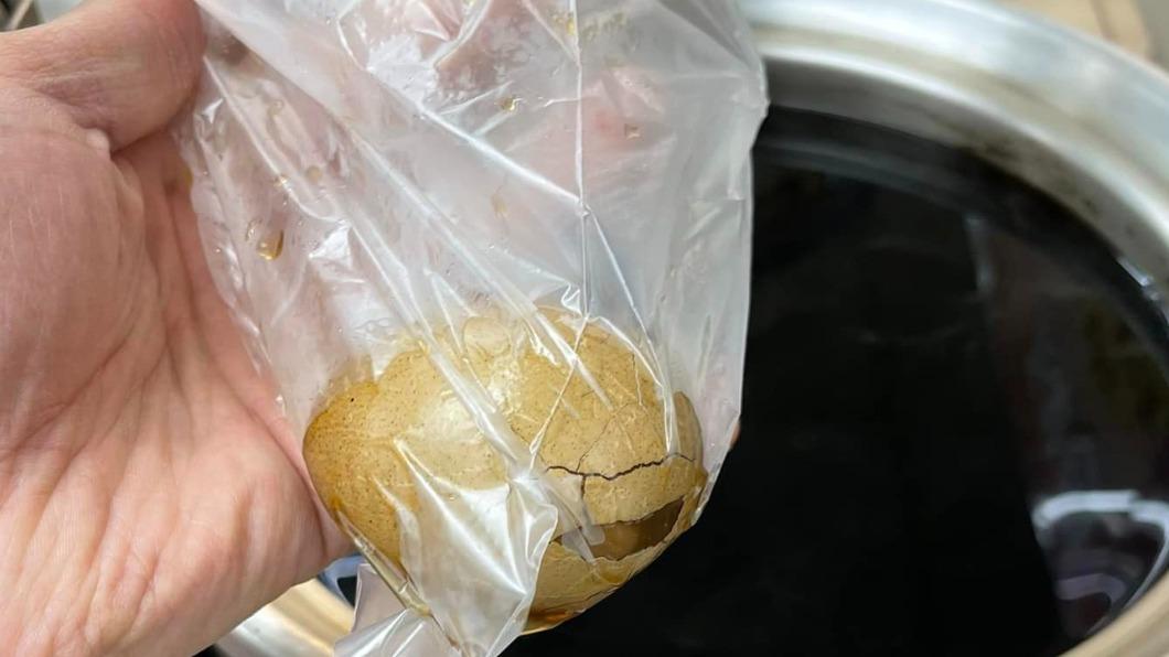超商10元茶葉蛋回歸! 他開心拍照:等2個月終買到