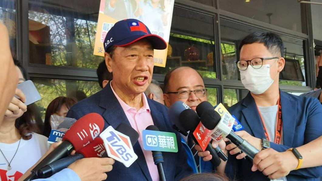拉攏韓粉?郭台銘同台挺韓議員 郭:賴粉、柯粉全都要