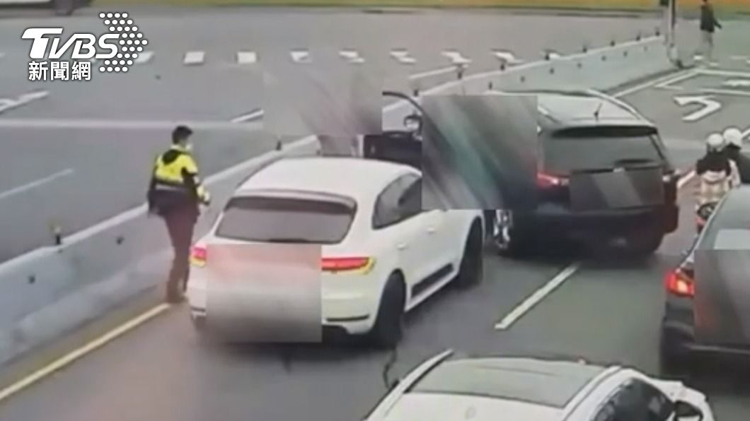 轄區警方破報趕抵。(圖/TVBS)