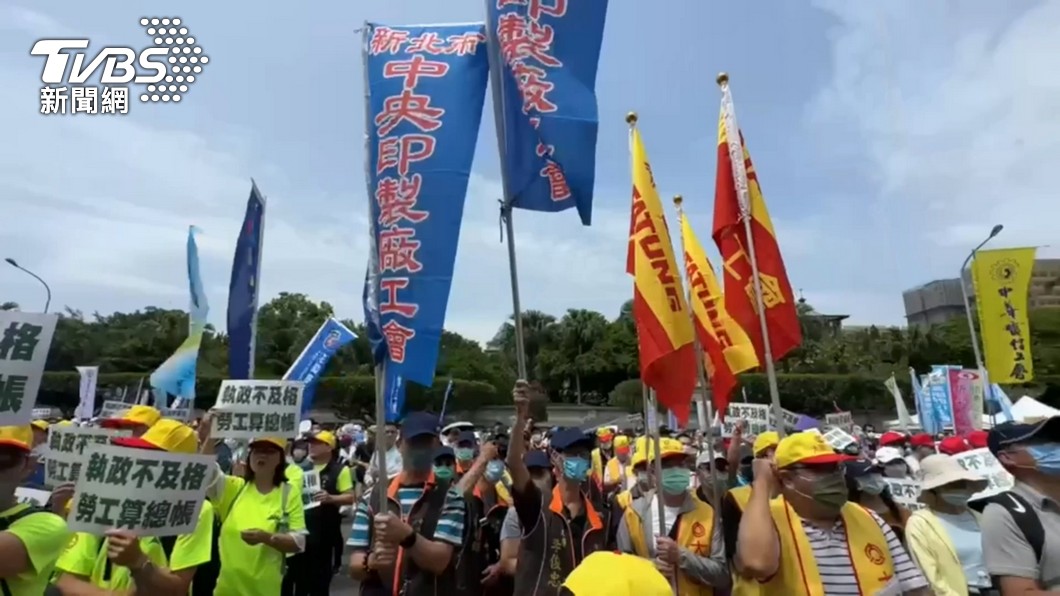 賴清德無蜜月期!五一勞工遊行4千人上街頭 籲修法挺5勞權