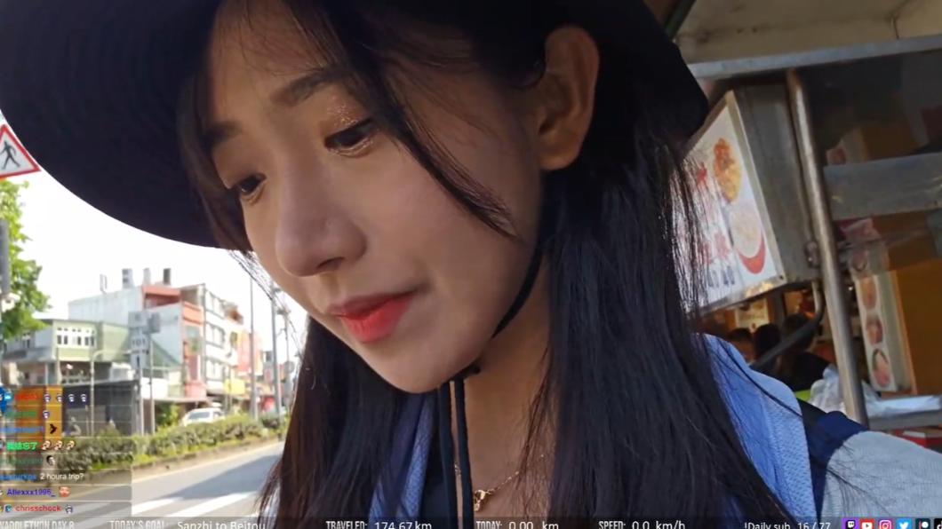 企鵝妹徒步環台。(圖/翻攝自Twitch)
